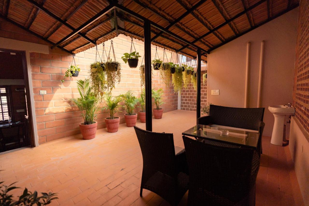 Bed and Breakfast Luho Stone House Бангалор Экстерьер фото